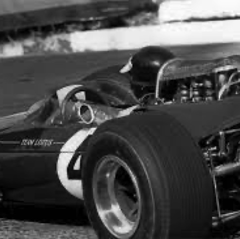 Vue plongeante sur le cockpit de la Lotus 33 à Monaco Vue plongeante sur le cockpit de la Lotus 33 à Monaco